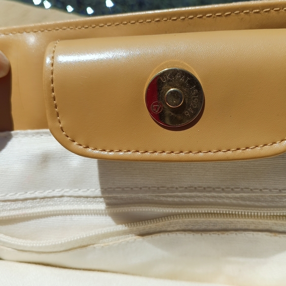 Braciano Red and Green Tote with Bamboo Handles - Picture 6 of 10